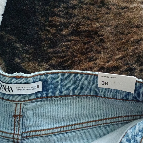 Zara Mid Rise Jean Shorts - Picture 12 of 13